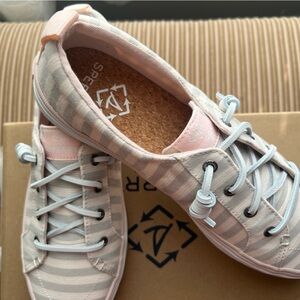 Women’s Sperry new size 8 1/2